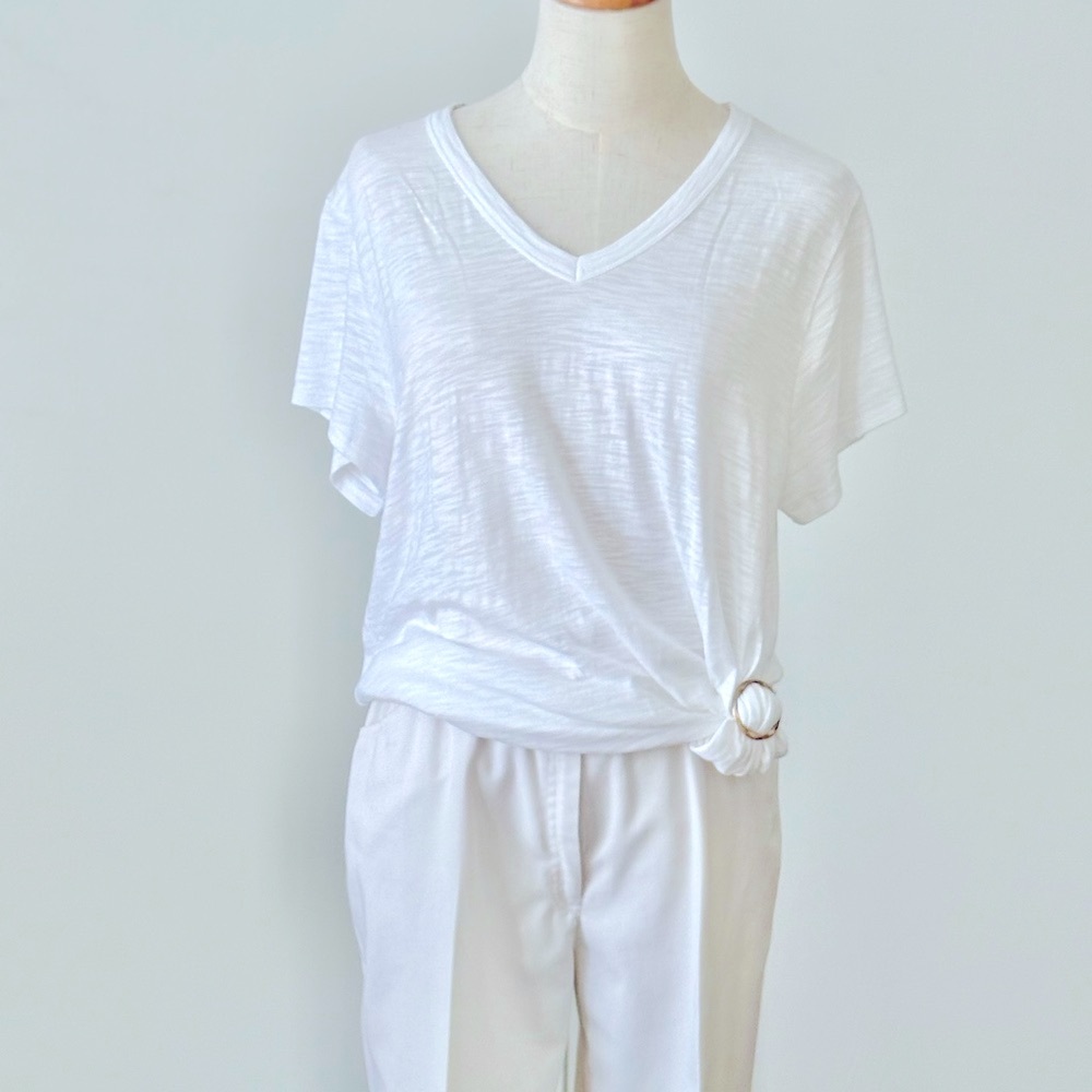 🤍Chico’s White V-Neck Women's Tee